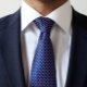 Como amarrar uma gravata com um nó Windsor?