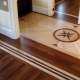 Bagaimana meletakkan lantai lamina di lorong: di sepanjang atau di seberang?