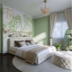ผ้าม่านอะไรที่เข้ากันได้ดีกับวอลเปเปอร์สีเขียวในห้องนอน?