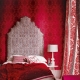 ตัวเลือกการออกแบบห้องนอนสีแดง