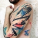 Variedade de tatuagens masculinas no estilo de abstração