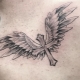 Változatos tetoválás szárnyak formájában a hátán a férfiak számára