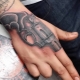Tudo sobre tatuagens masculinas nas palmas das mãos e nas costas