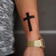 Sve o muškim tetovažama s križem